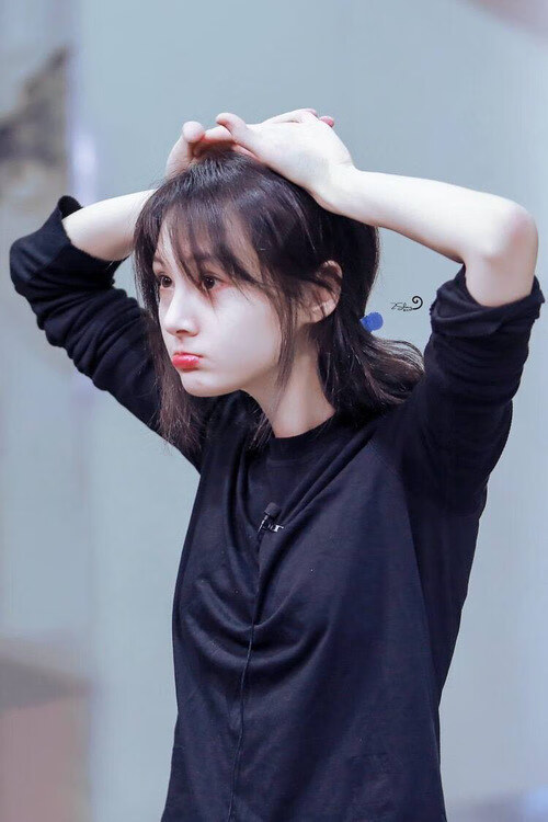 开云体育-西甲逆转夜，专家剖析球队中场控制与高效进攻的关联，西甲最大逆转夺冠