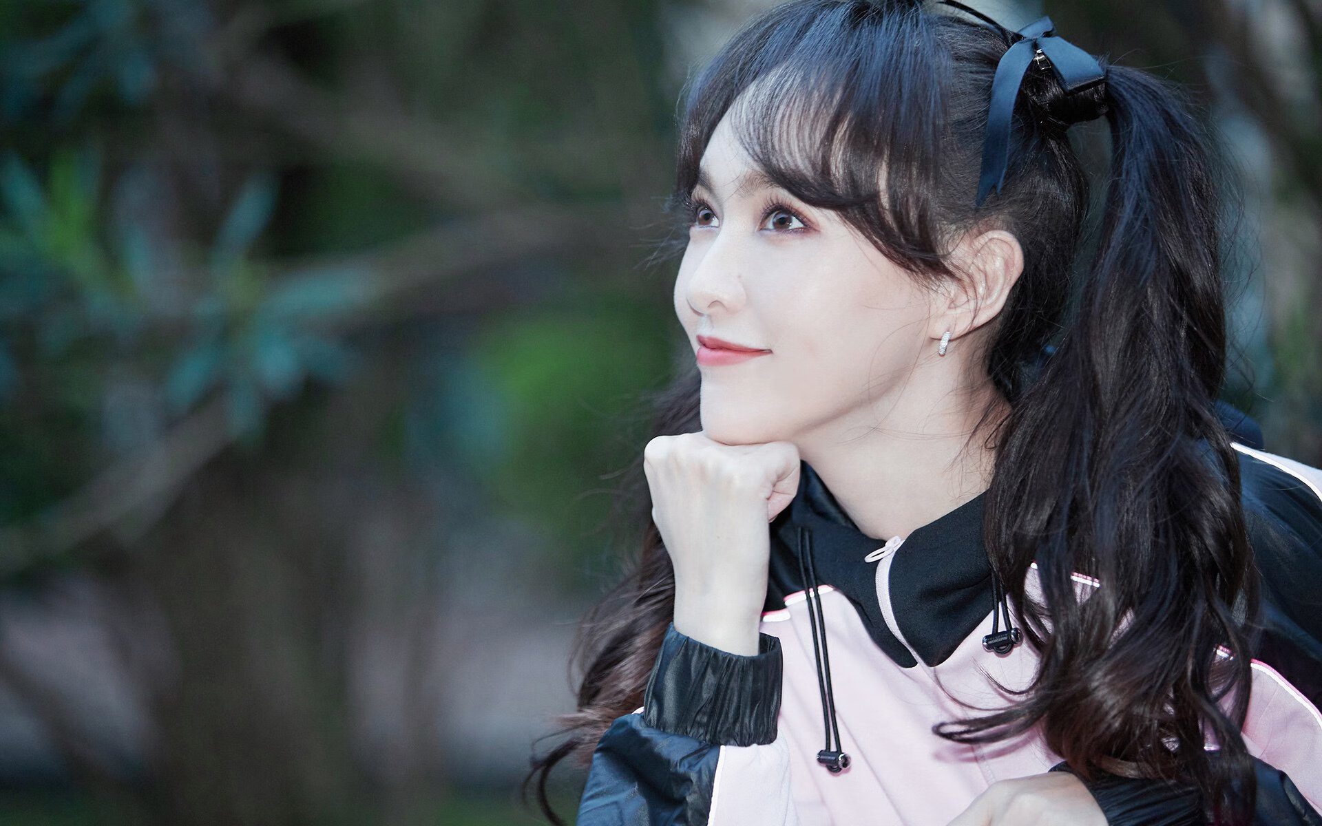 主教练全力调整阵容，期待球队连胜势头延续，主教练意思